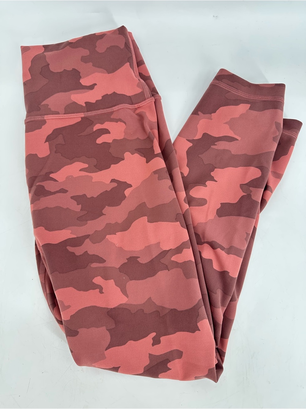 Lululemon Wunder Train High-Rise Tight 25"
Heritage 365 Camo Brier Rose Multi